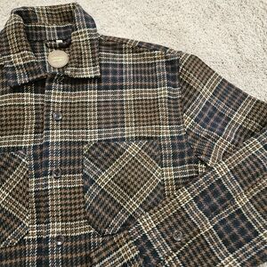 Common People Mens M Granby 2 Pocket Plaid Soft Button Down Brown Navy Shirt